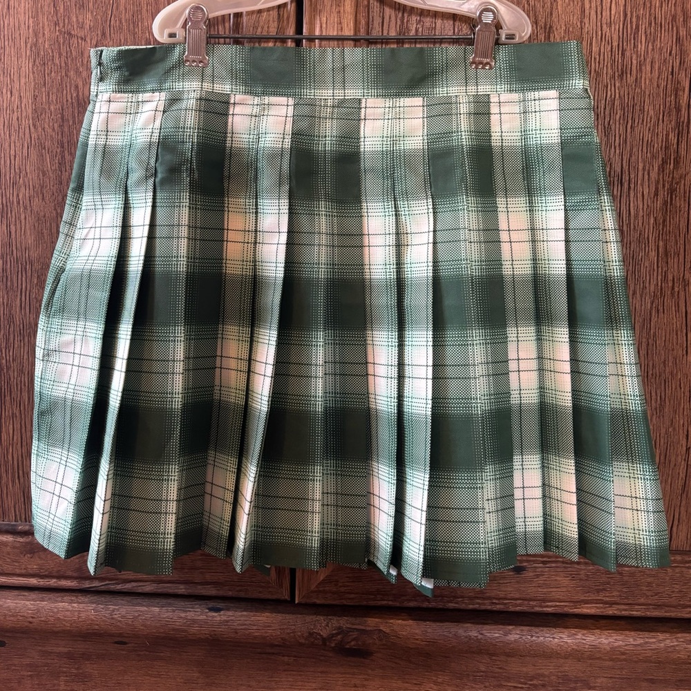 NWT Abound Pleated Mini Skirt in Green Plaid, size Large